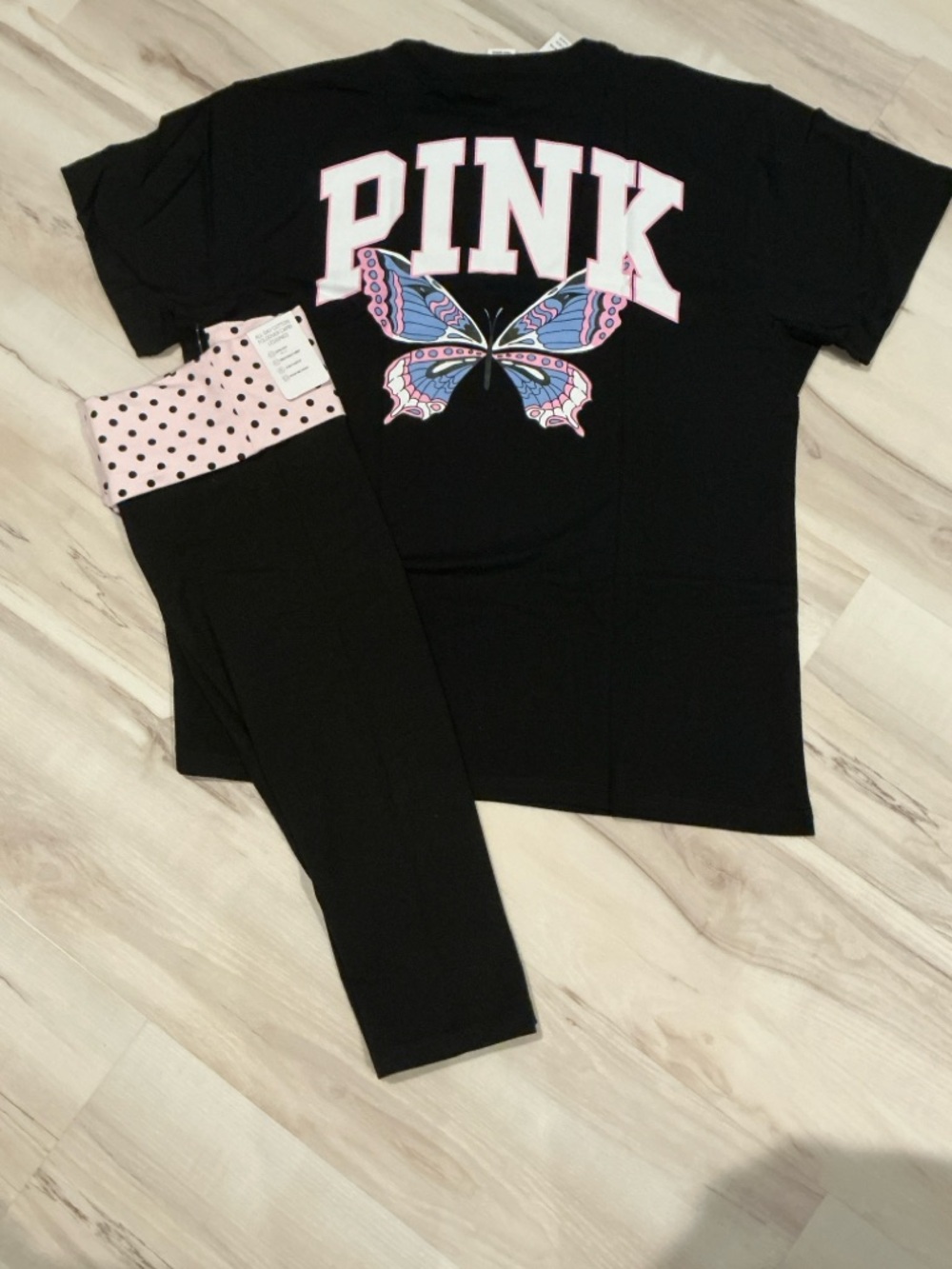 NEW VICTORIAS SECRET PINK CAPRI LEGGINGS & TEE SHIRT RARE 2 PC SET